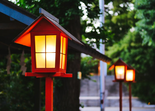 Best Solar Pathway Lights for a Small Front Yard: A Practical Buyer’s Guide