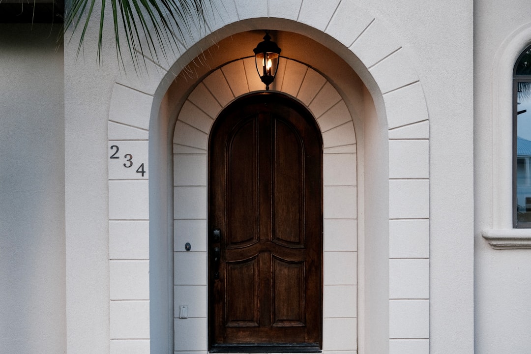 Wall Lights vs Post Lights: Best Outdoor Lighting for a Dark Front Entry