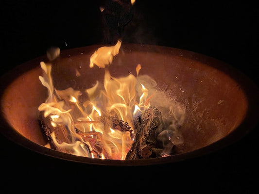 Creating a Cozy Atmosphere: 7 Essential Tips for Outdoor Fire Pit Lighting
