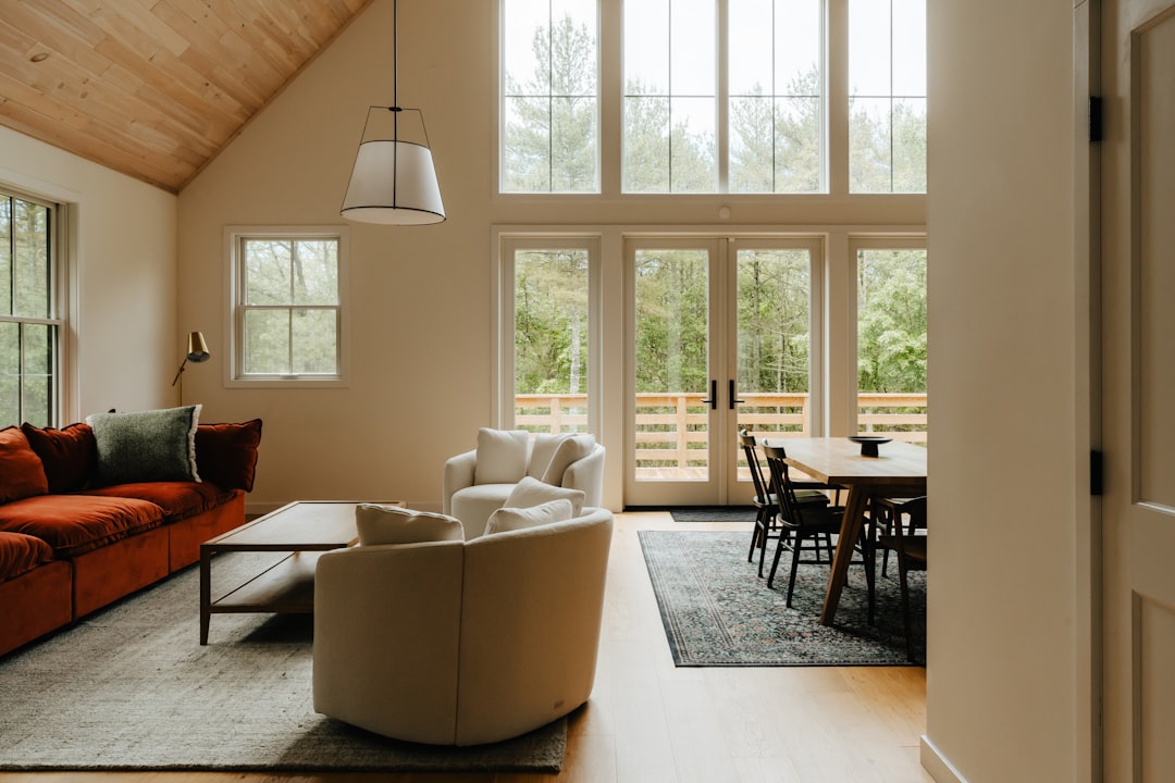 5 Essential Tips for Designing a Cozy Outdoor Living Room with Lighting