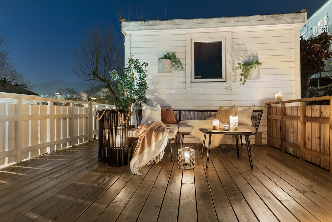 Creating Cozy Ambiance: The Best Outdoor Lighting Tips for Evening Entertaining