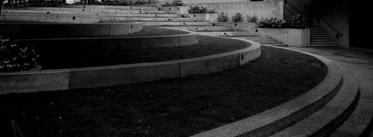 Solar vs Low-Voltage Path Lights: Best Front Walkway Lighting for a Curved Entry