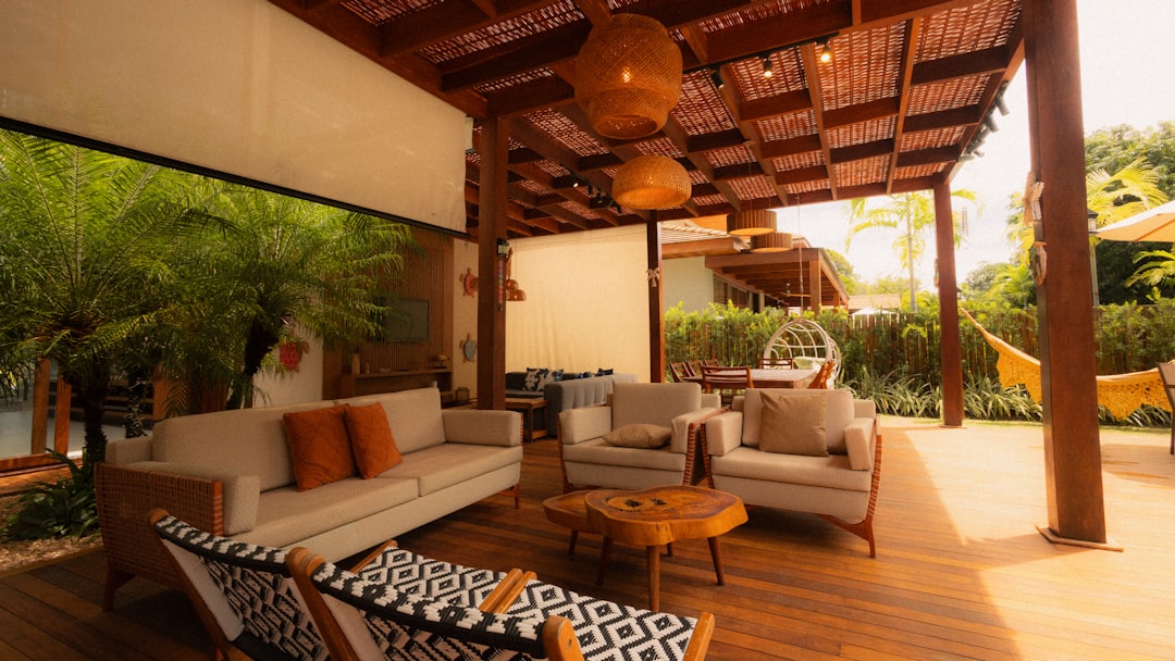 Discover the Secrets to a Cozy Outdoor Living Space with Layered Lighting Techniques