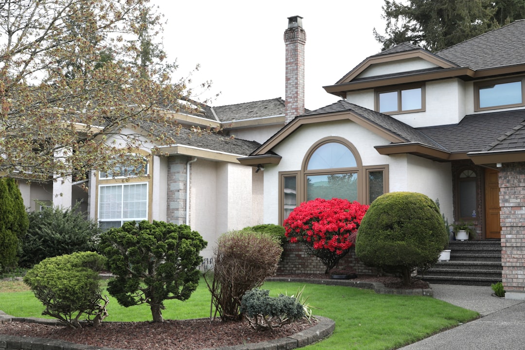 Outdoor Wall Lights vs Post Lights: Best Front Yard Lighting for Curb Appeal