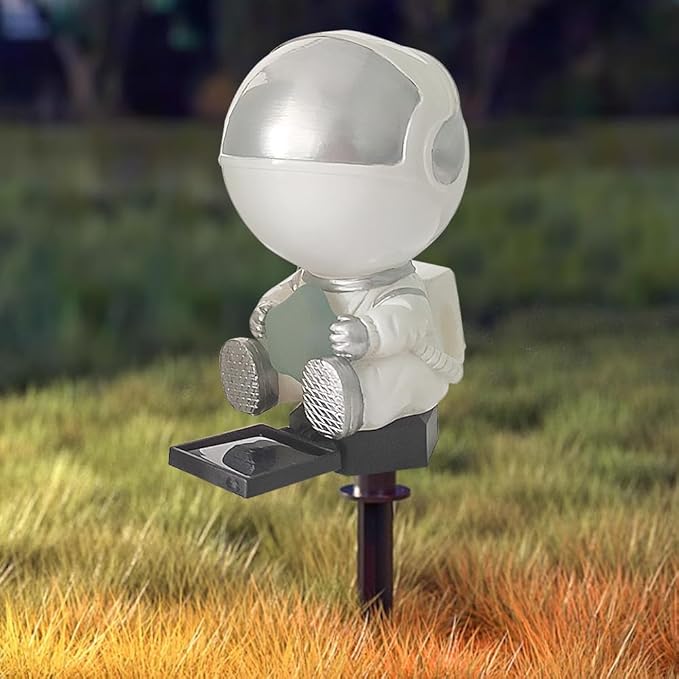 Solar Astronaut Stake Light Outdoor Changing Color Illuminating Decorative Solar Ground Stake Light for Patio Walkway Pathway Backyard Landscape Decoration (Silver_)