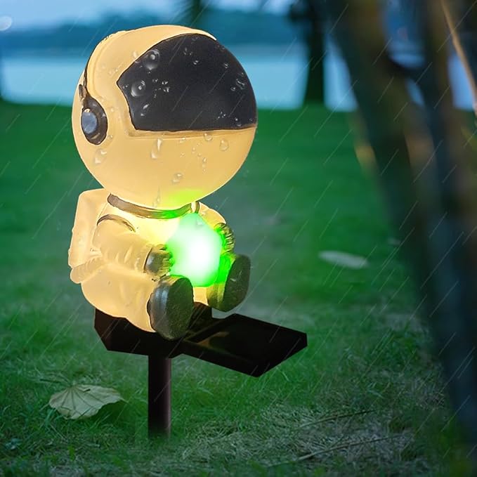 Solar Astronaut Stake Light Outdoor Changing Color Illuminating Decorative Solar Ground Stake Light for Patio Walkway Pathway Backyard Landscape Decoration (Silver_)