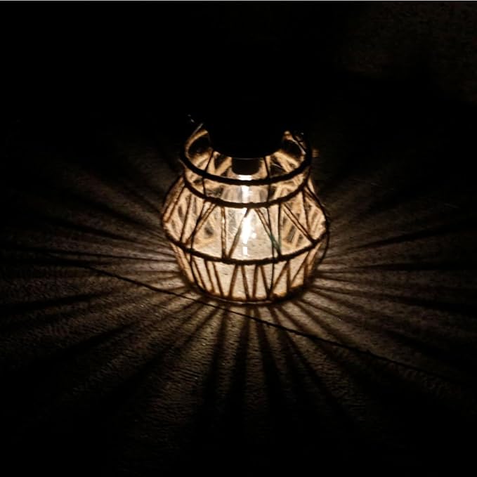 Vintage Solar Lantern Edison Bulb Garden Outdoor Decorative Light Solar Powered Hanging Light for Courtyard Decorative Outdoor Lawn Decorations Lawn