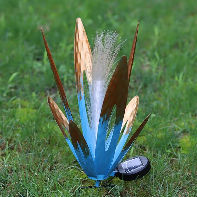 Metal Agave Lawn Garden Statue Decoration ， Metal AloeVera Solar Waterproof Light Stake，DIY Hand Painted Agave Rustic Sculpture Solar Light， with Color Variable Aloe Vera Art