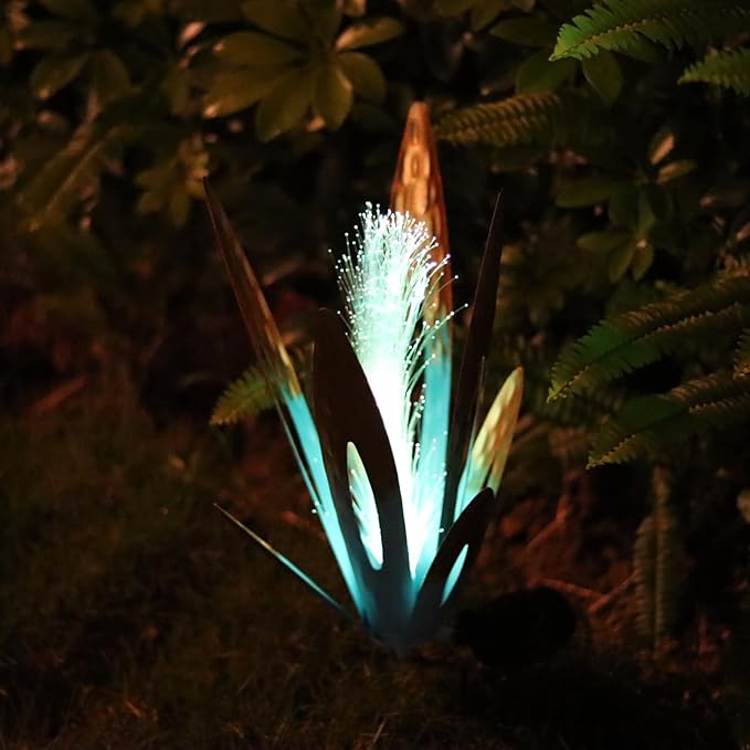 Metal Agave Lawn Garden Statue Decoration ， Metal AloeVera Solar Waterproof Light Stake，DIY Hand Painted Agave Rustic Sculpture Solar Light， with Color Variable Aloe Vera Art