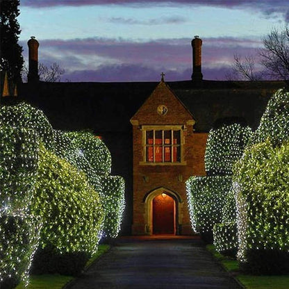 2 PACK Battery Operated Net Lights - Outdoor Waterproof Garden Light, 200 LED Tree String Light with 8 Modes, Mesh Curtain Lights for Garden Patio Yard Christmas Party Tree and Holiday Decor(White )