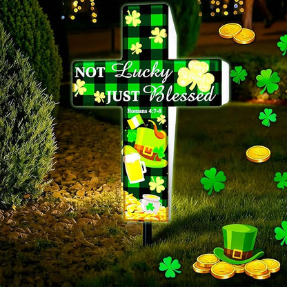 St. Patrick's Day Solar Stake Lights Outdoor Memorial Garden Stake Cross for Grave Cemetery Buffalo Plaid Rustic Farmhouse Shamrock Garden Decor Solar Cross for Patio Pathway Decoration